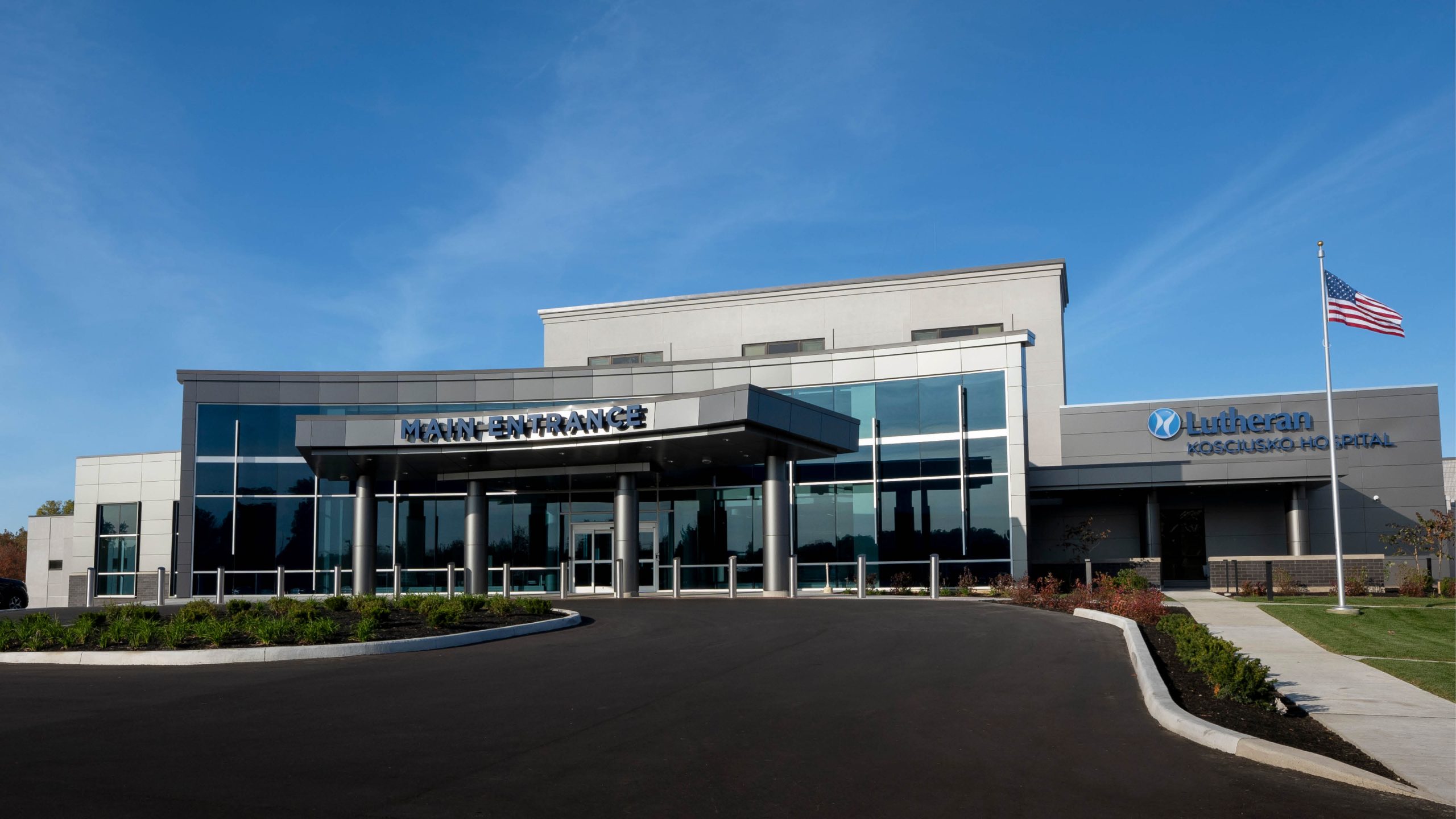 main entrance of hospital with canopy daytime 2