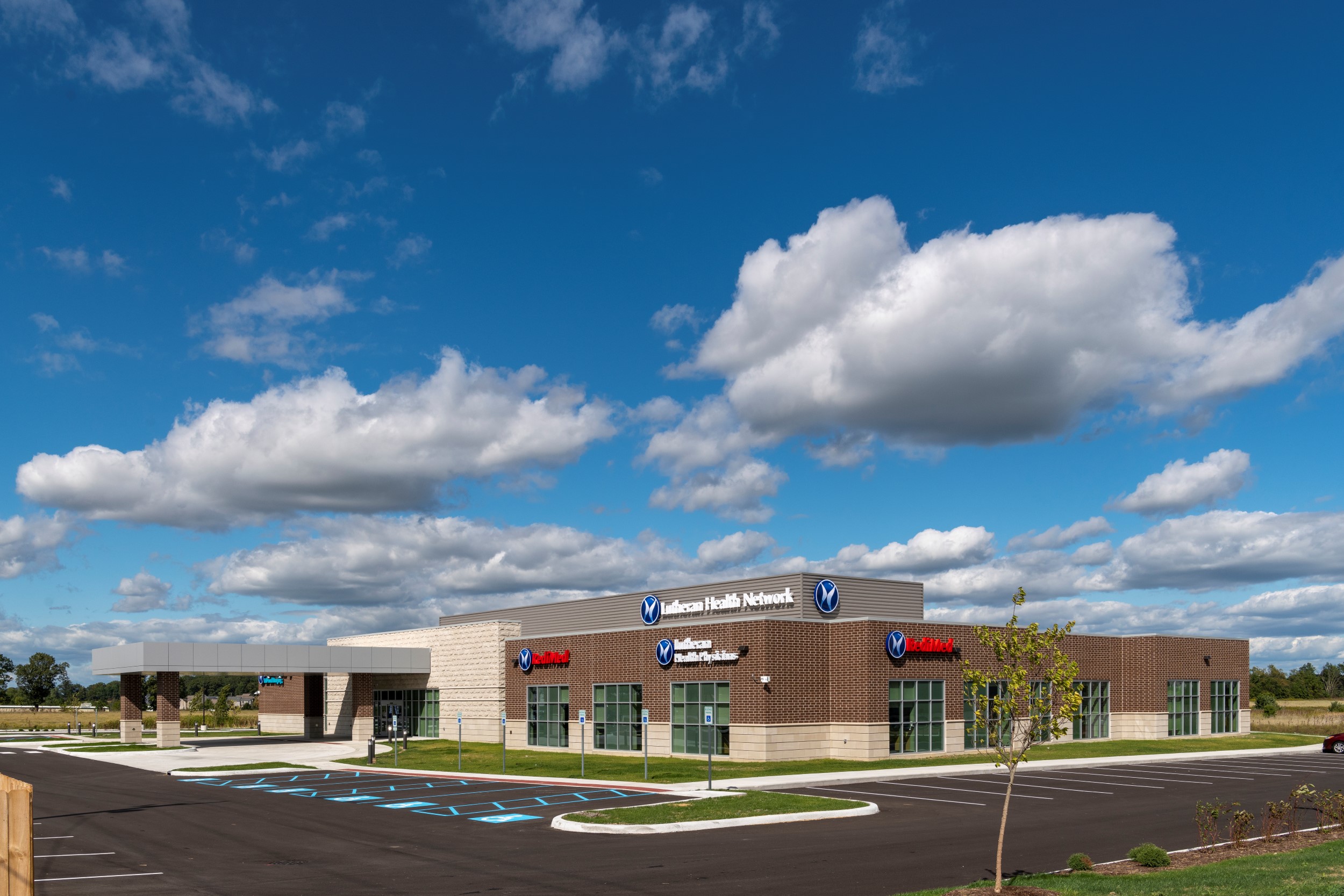 daytime exterior view of clinic