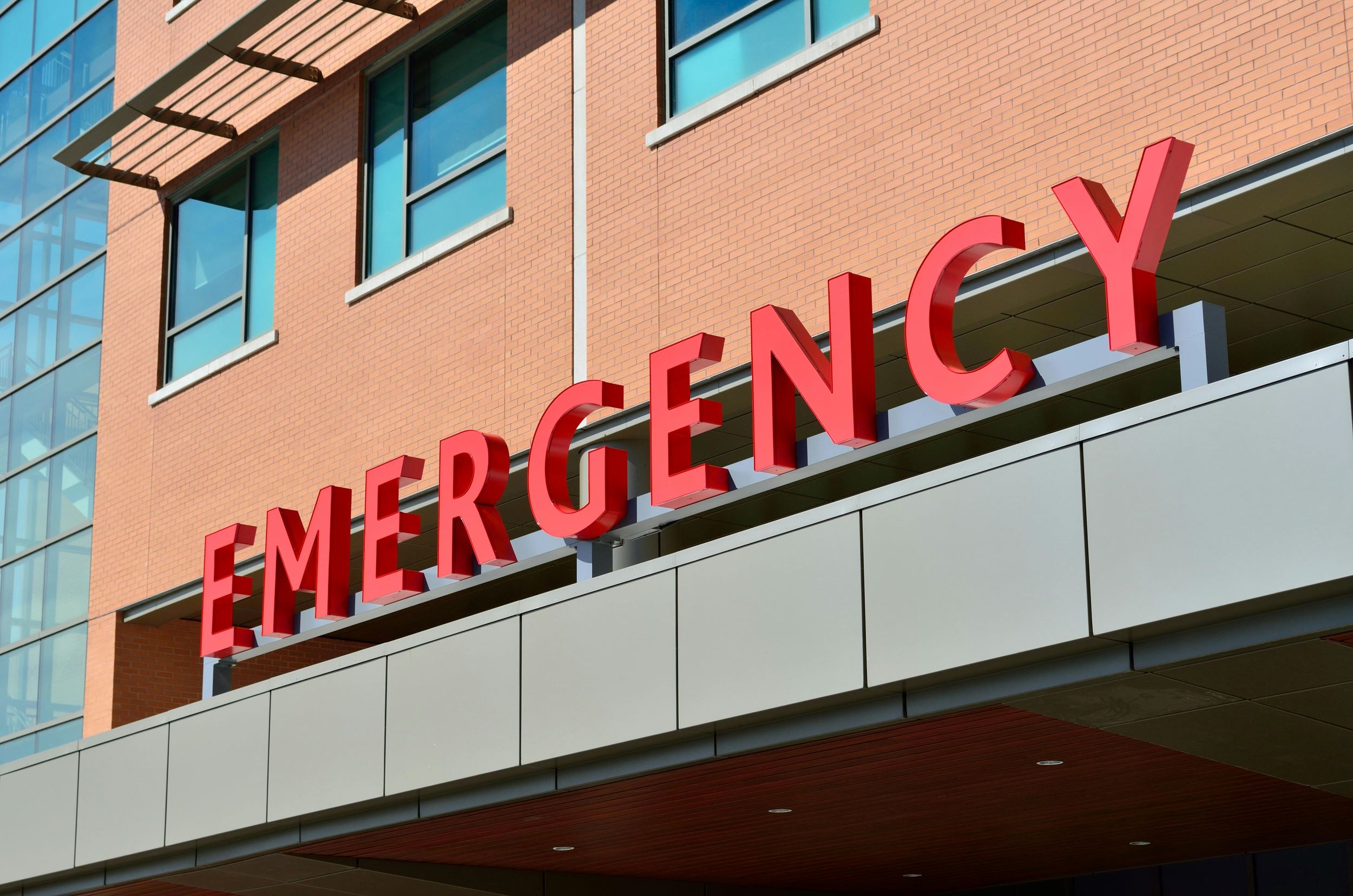 emergency sign on hospital